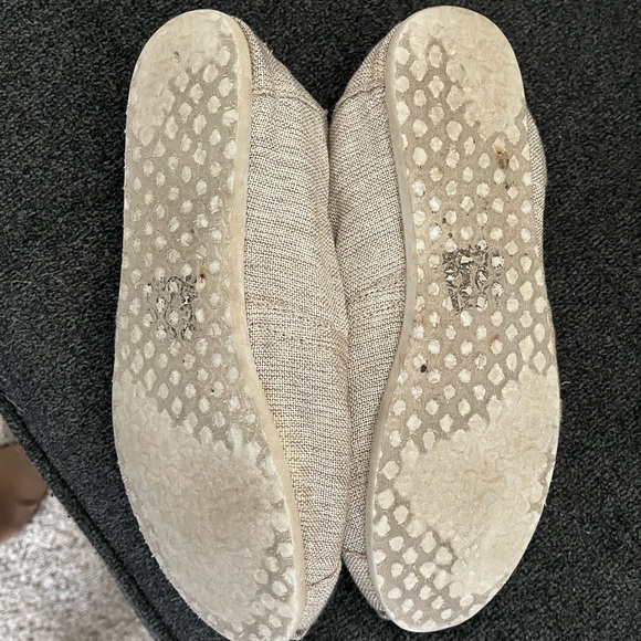 Toms 9.5 Nordstrom original in soft light gold with metal back label - Picture 4 of 4